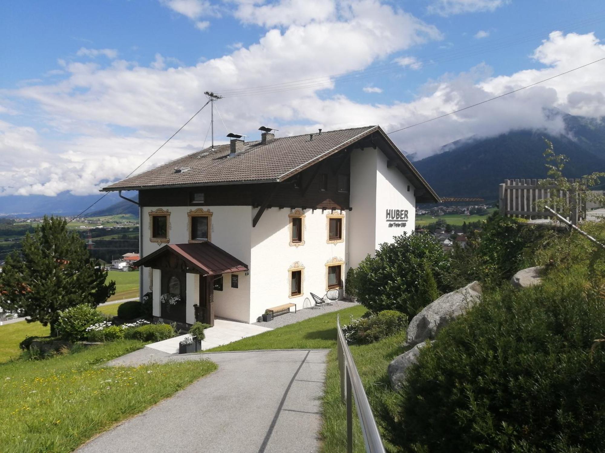 Huber - Das Tiroler B&B Oberperfuss Exterior photo